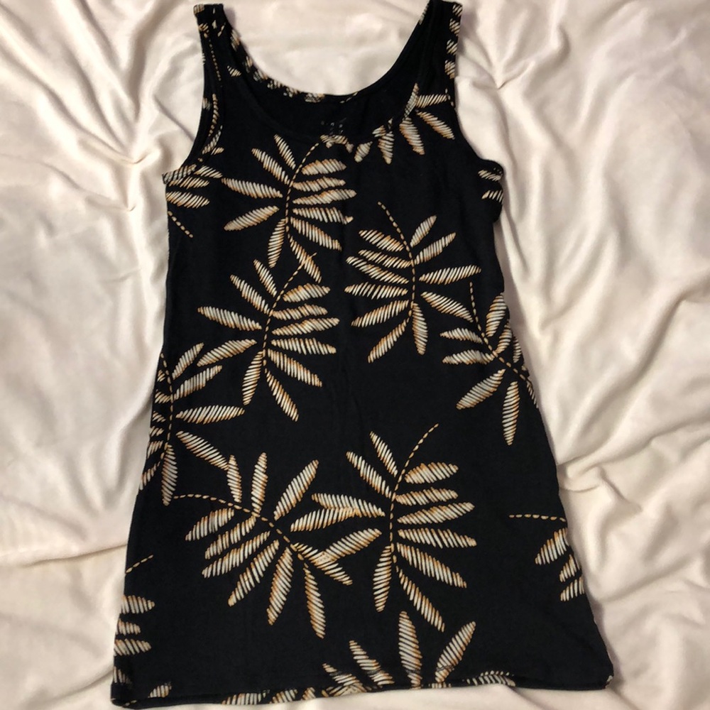 Long Line Leaf PatternTank Top